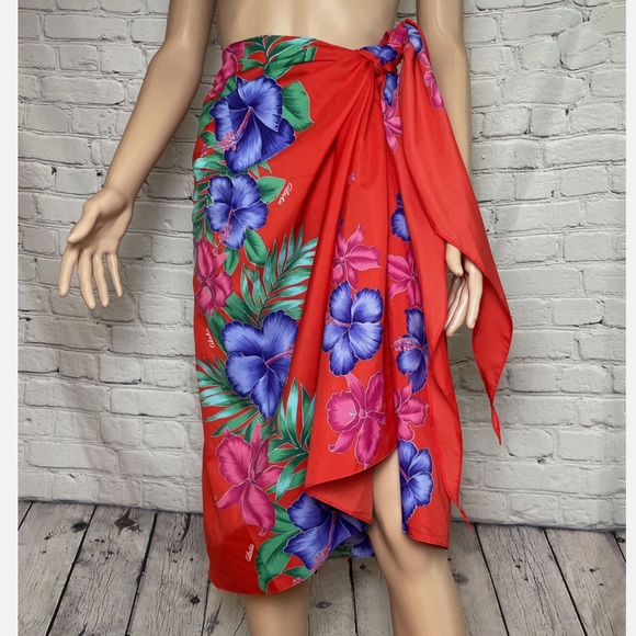 Vintage 60s 70s Helena’s Hawaiian Sarong Wrap Pareo Red/Pink Hibiscus on Black - Picture 4 of 10